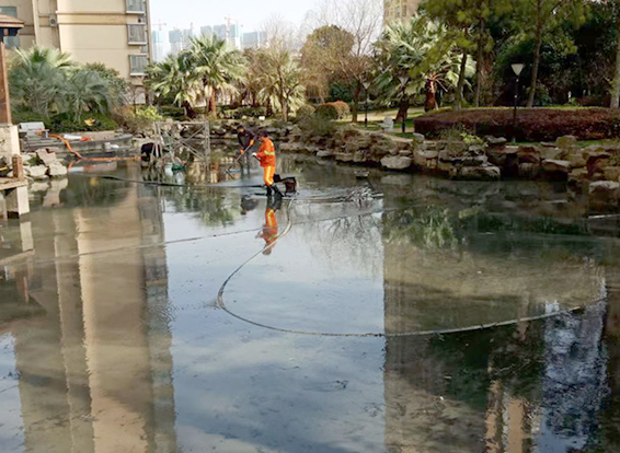 克孜勒苏柯尔克孜景观池淤泥清理